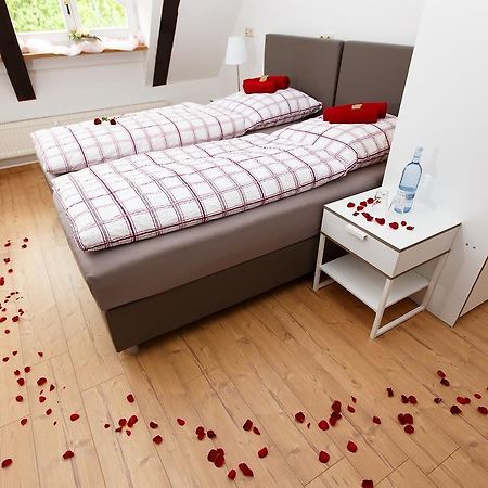 Pension Altes Burghotel نويشتات-غليفه المظهر الخارجي الصورة